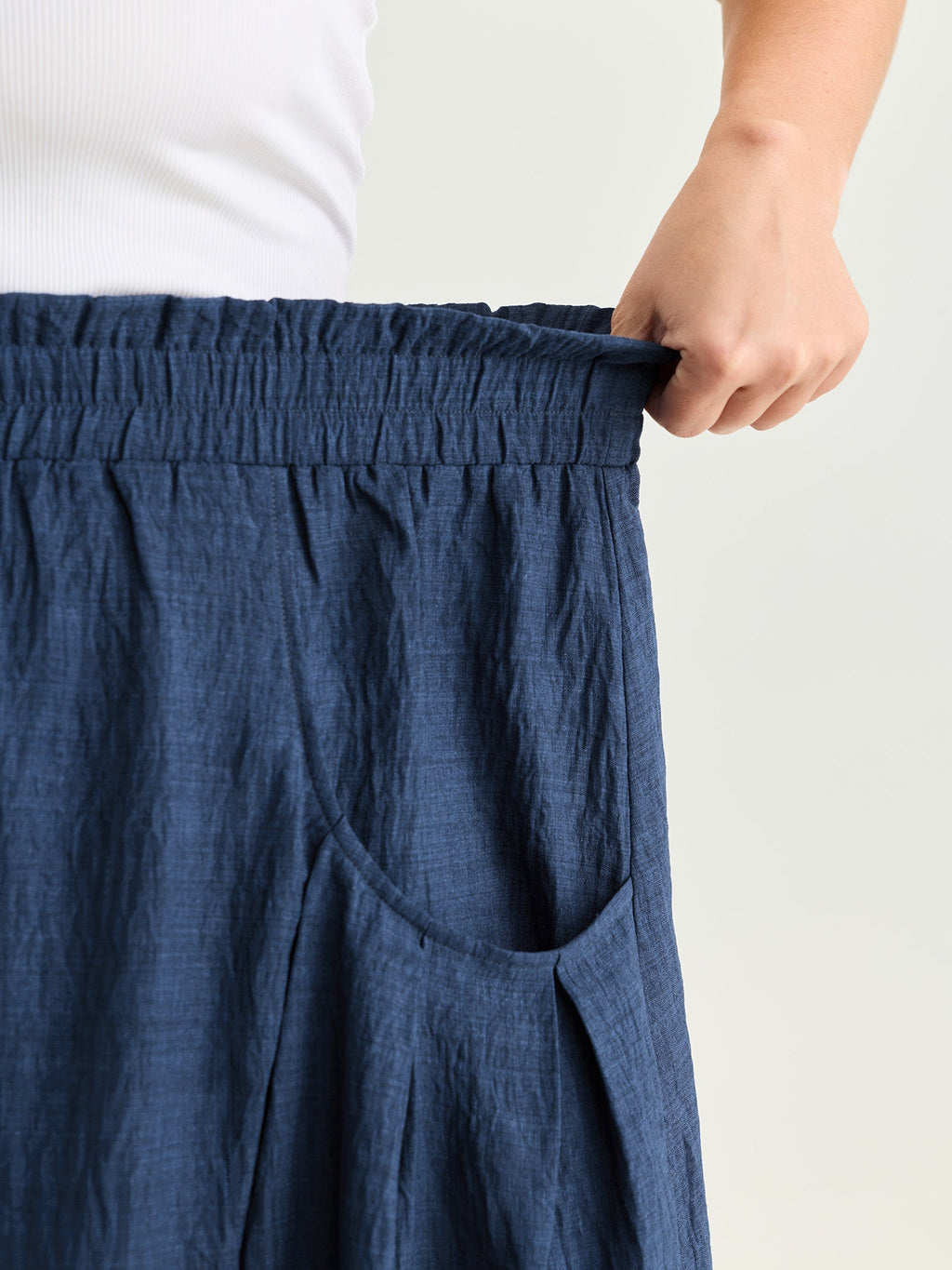 Drop Pockets Pleated Maxi Skirt