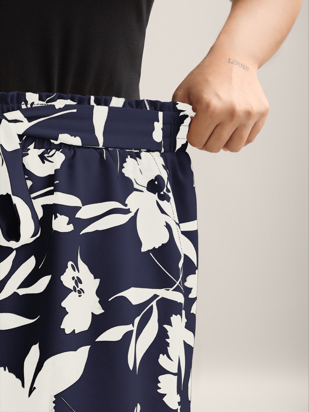 Large Flower Print Belted Straight-Leg Shorts