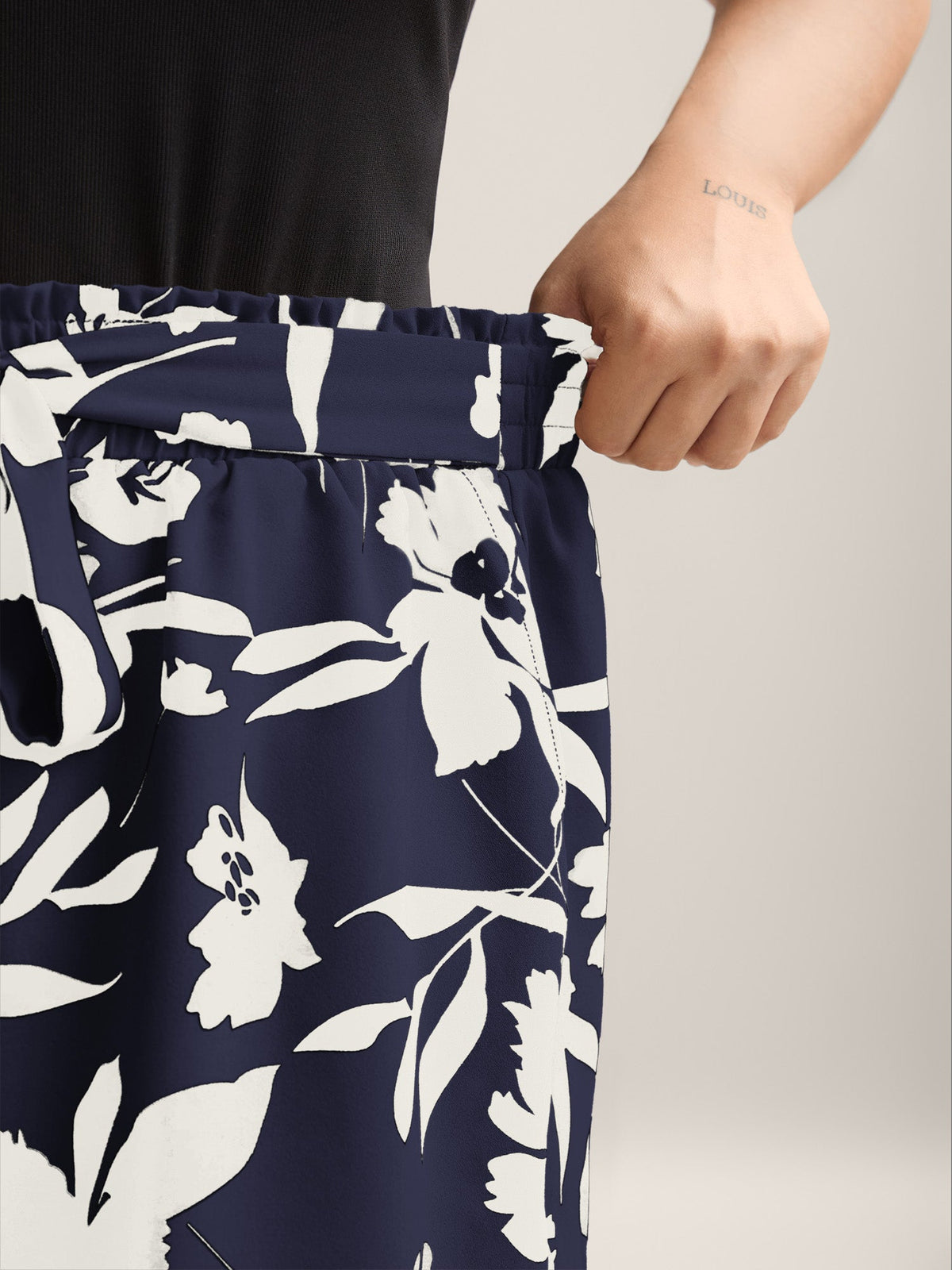 Large Flower Print Belted Straight-Leg Shorts