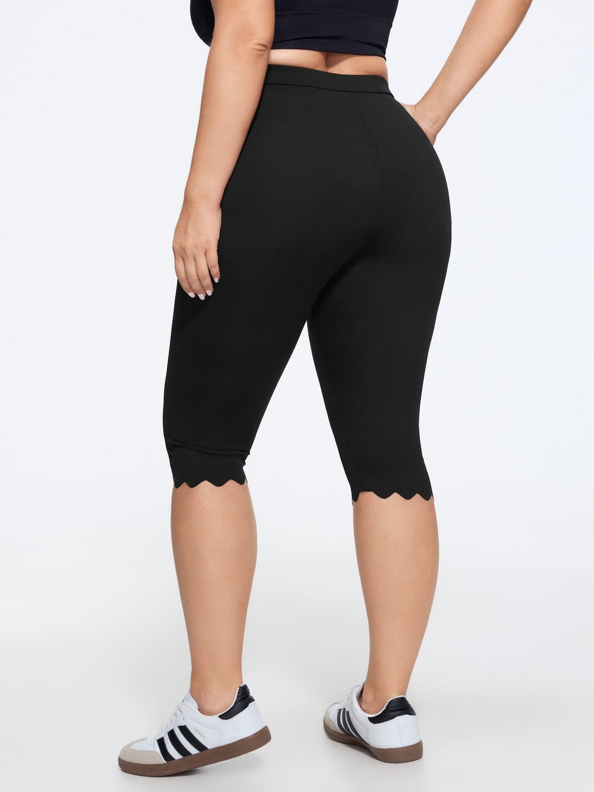 High Waist Scallop Hem Capri Leggings
