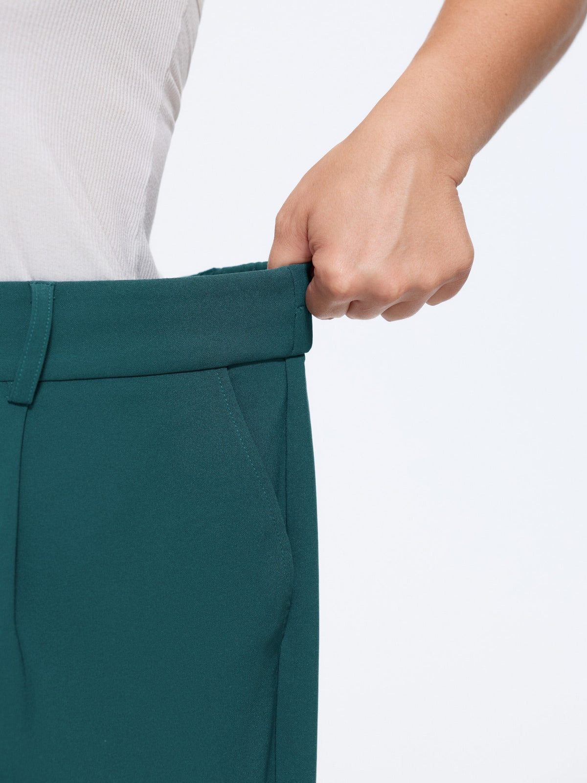Stretchy Pleated Pockets Straight Leg Pants