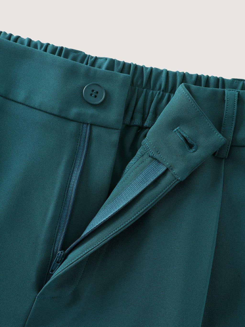 Stretchy Pleated Pockets Straight Leg Pants