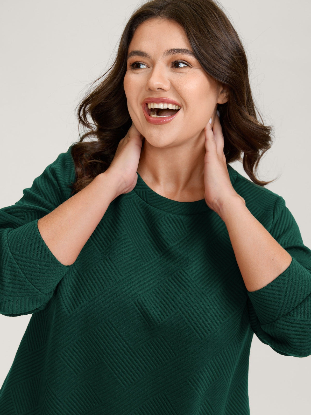 Textured Curvy Hem Round Neck Sweatshirt