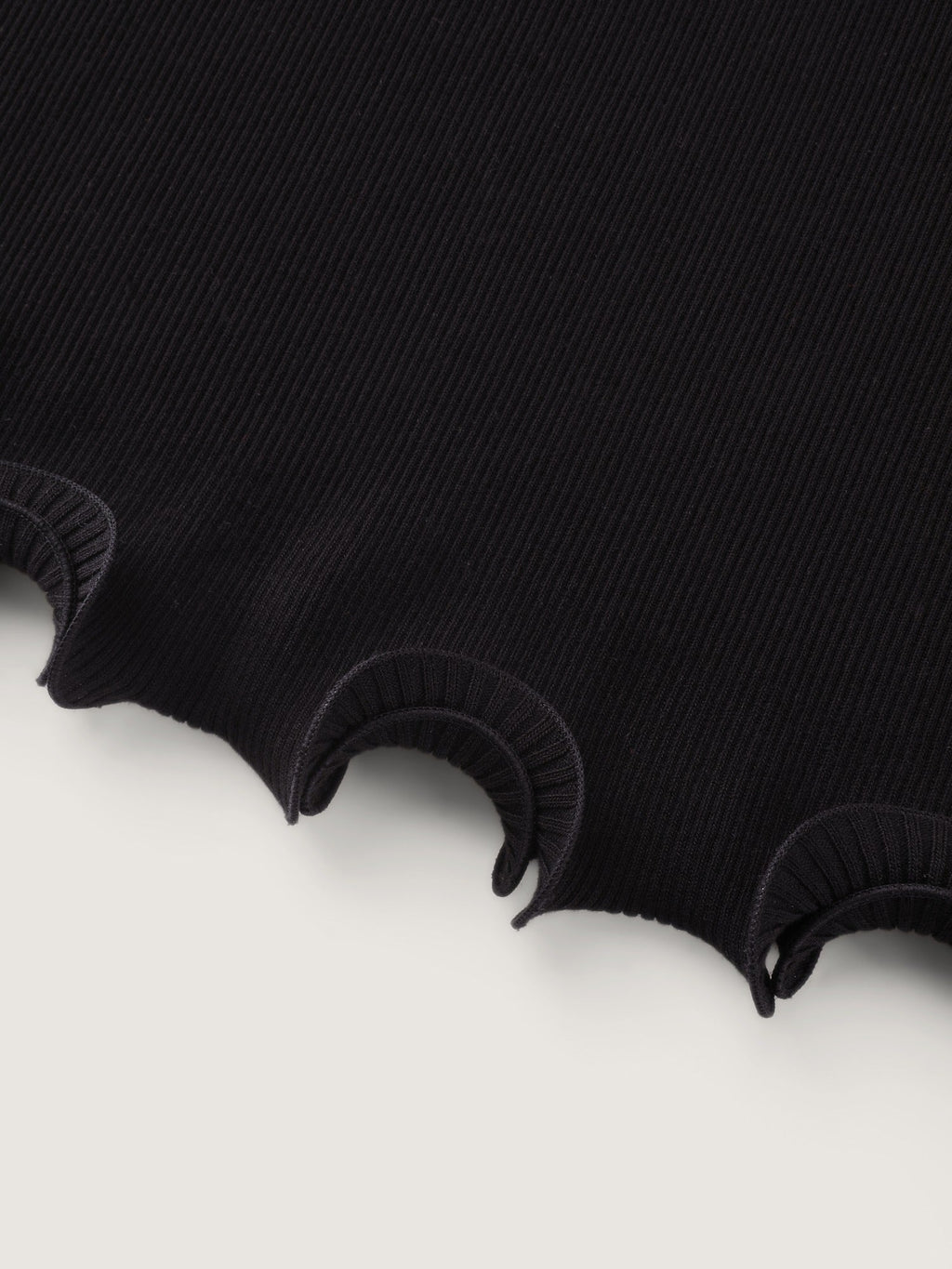 Round Neck Scalloped Wavy Hem Fitted Pullover