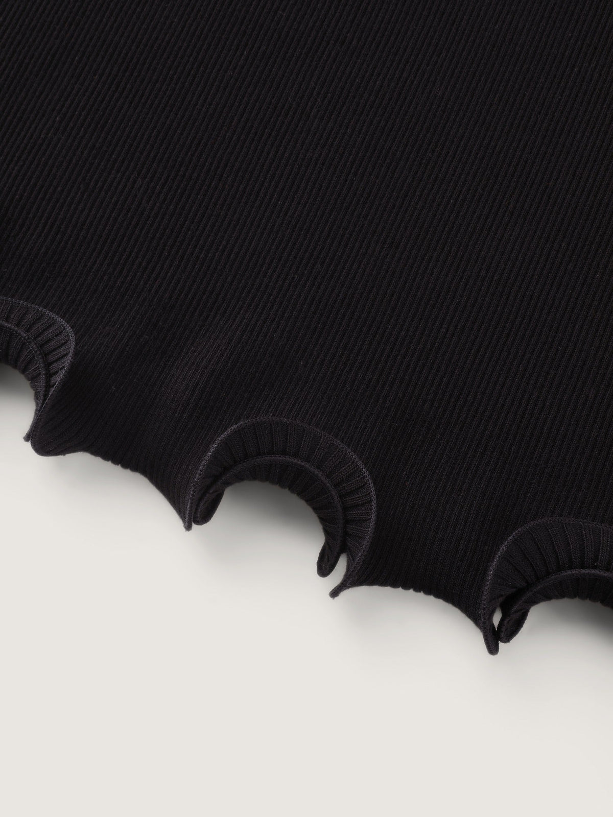 Round Neck Scalloped Wavy Hem Fitted Pullover