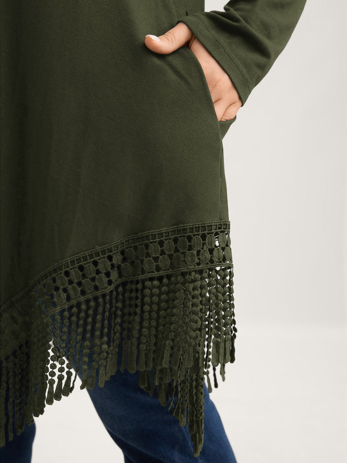 Solid Tassels Trim Pocket Asymmetrical Hem T-shirt