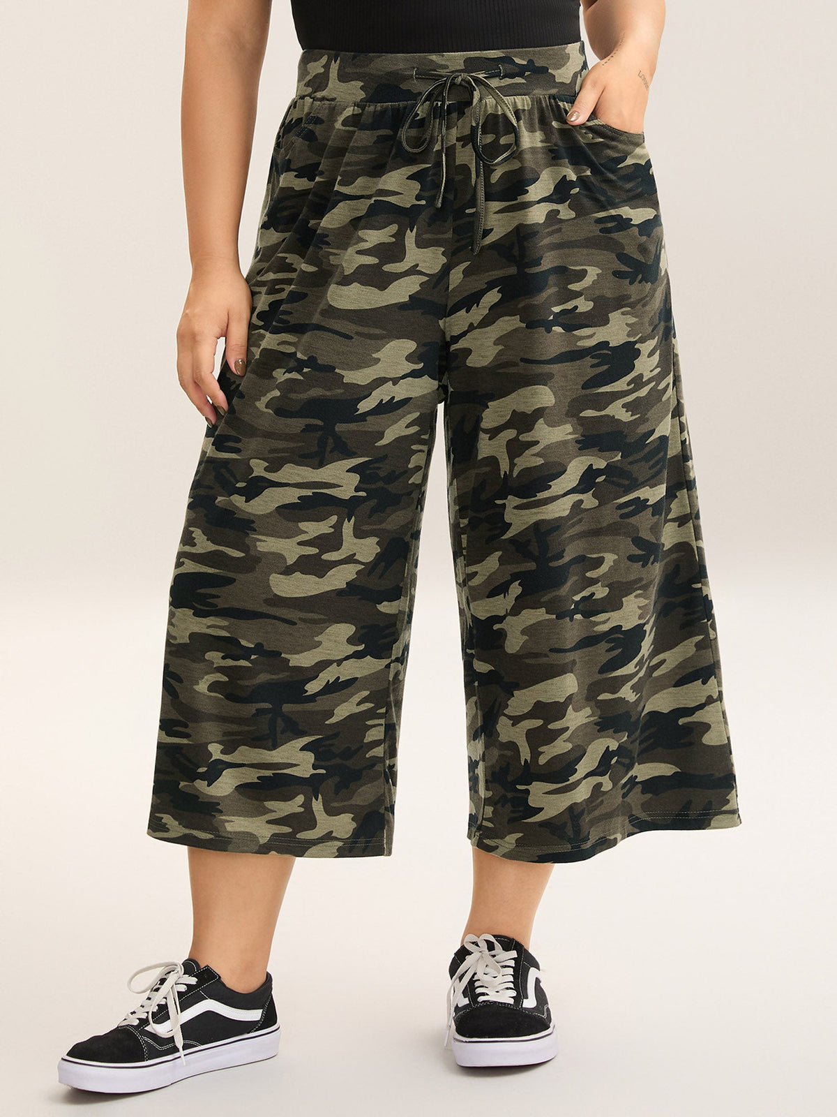 Camouflage Tie-Waist Wide-Leg Capri Pants