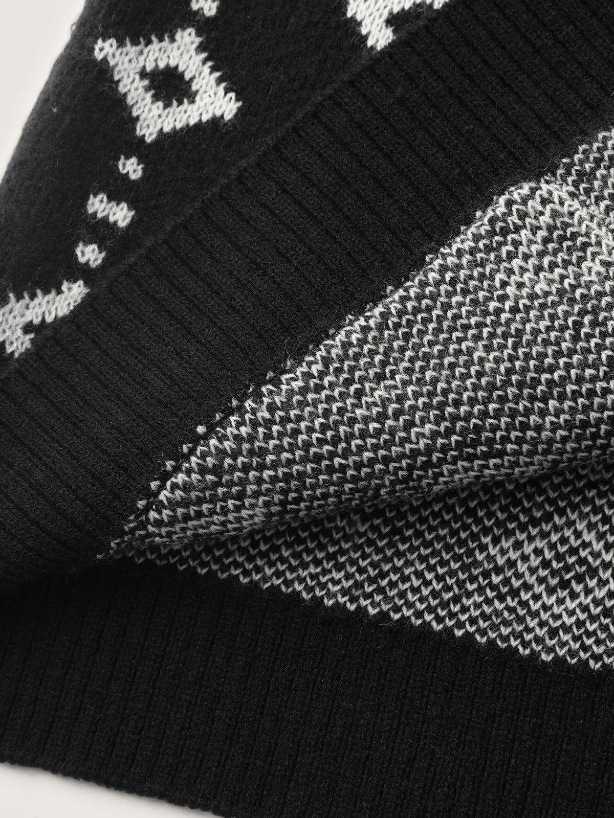Supersoft Geometric Pattern Pockets Button Knit Cardigan