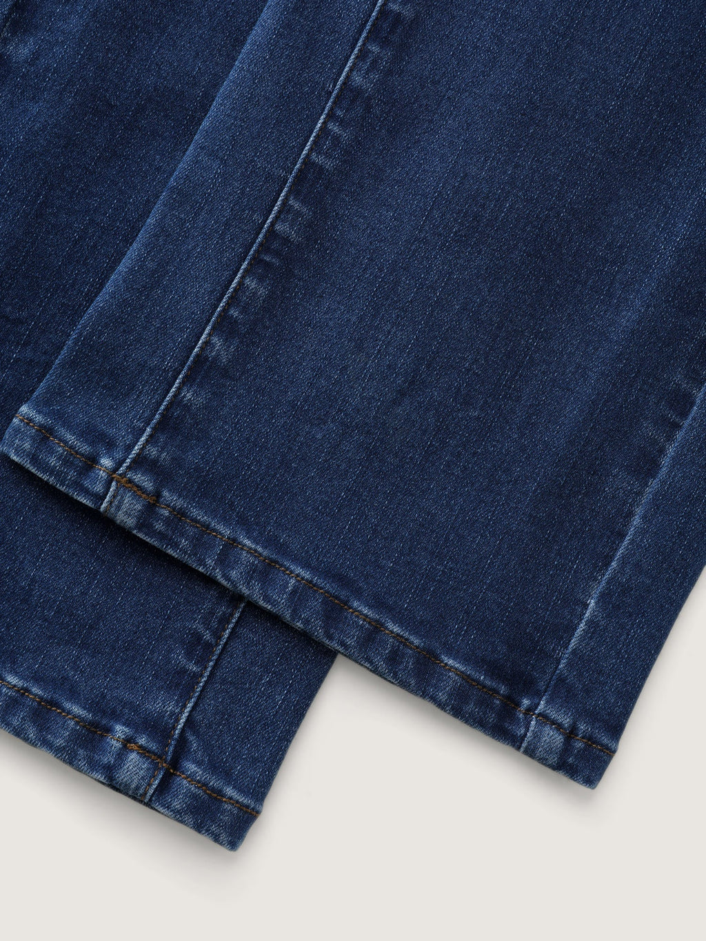 Thigh-Friendly Back Elastic Waist Straight-Leg Jeans