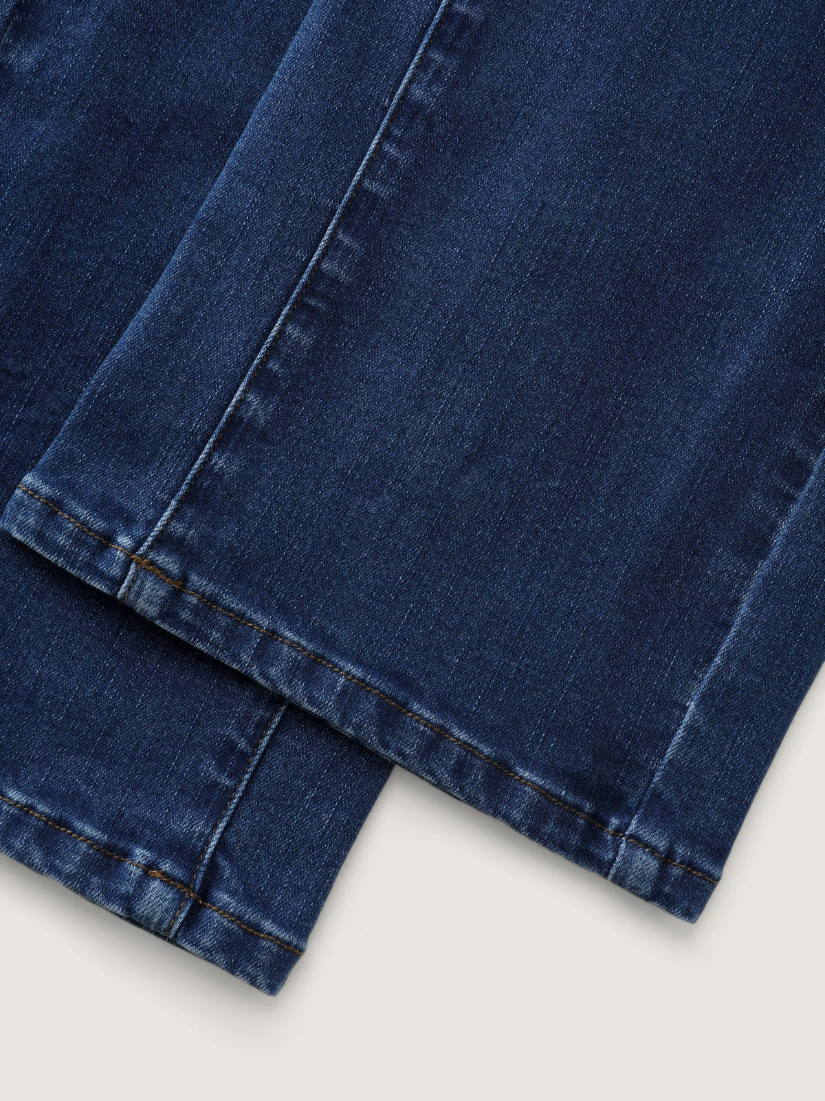 Thigh-Friendly Back Elastic Waist Straight-Leg Jeans