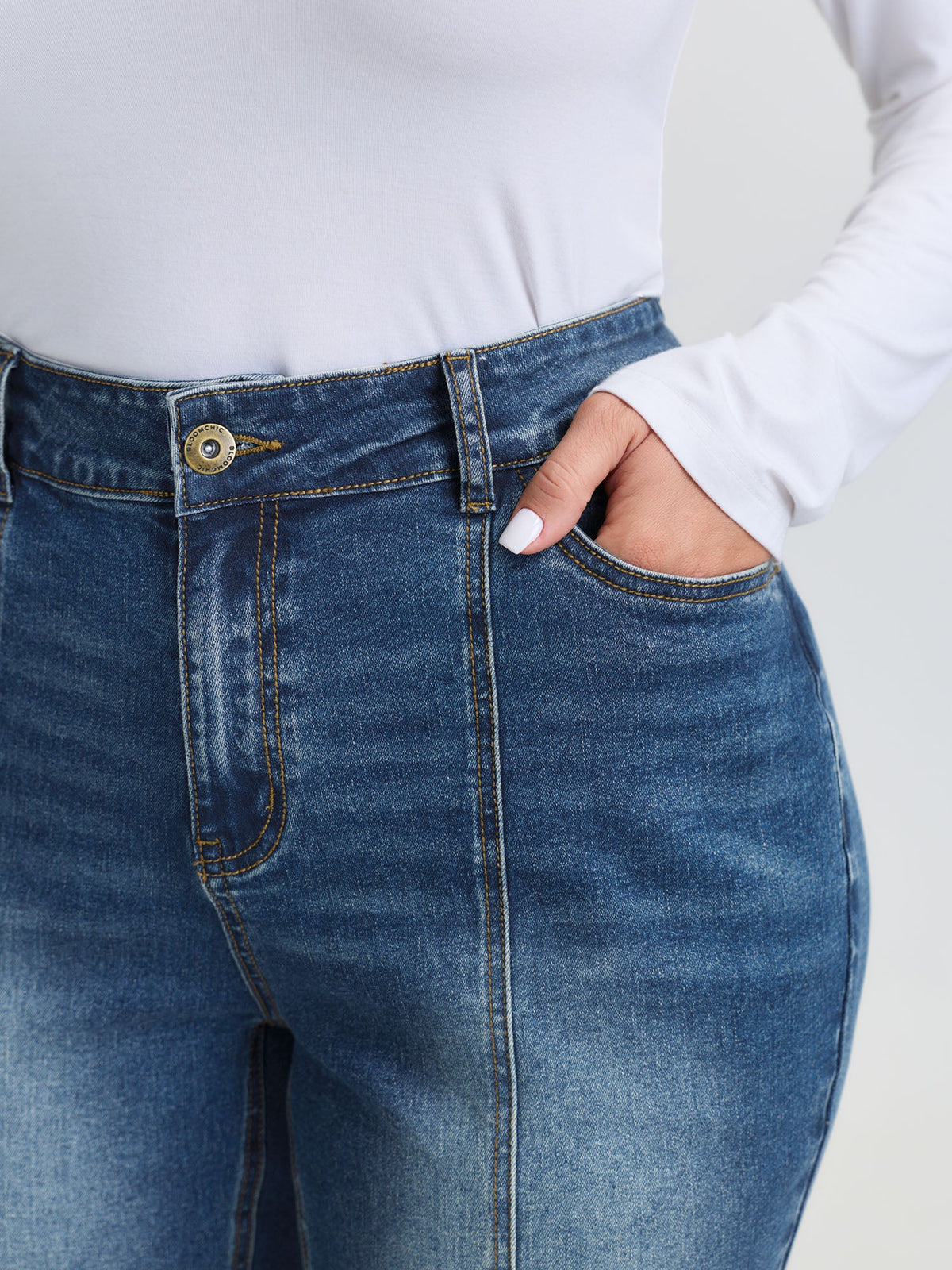 Stretchy Seamed Mid-Rise Flared Jeans
