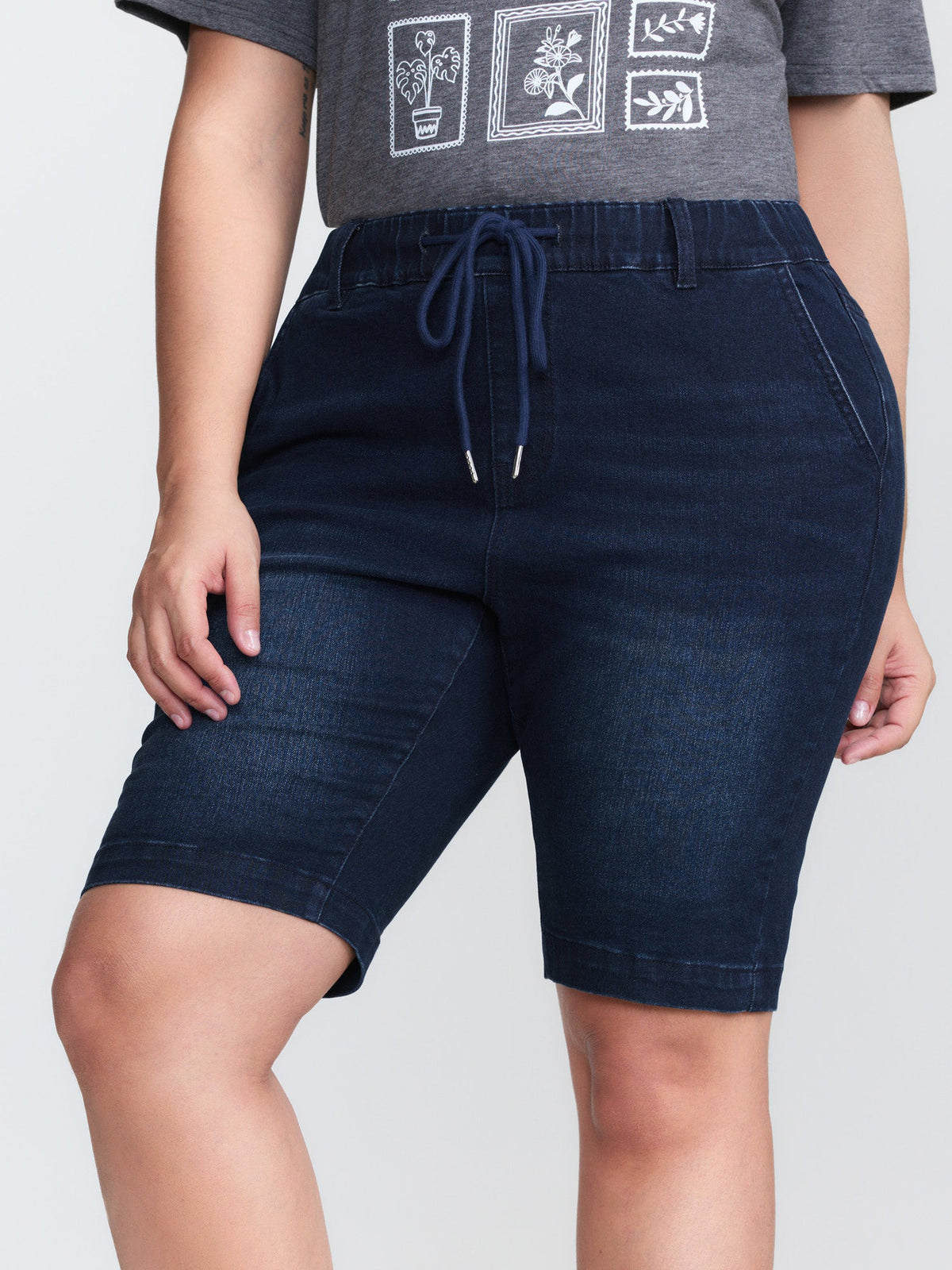 Elastic Waistline Drawstring Skinny-Fit Denim Shorts