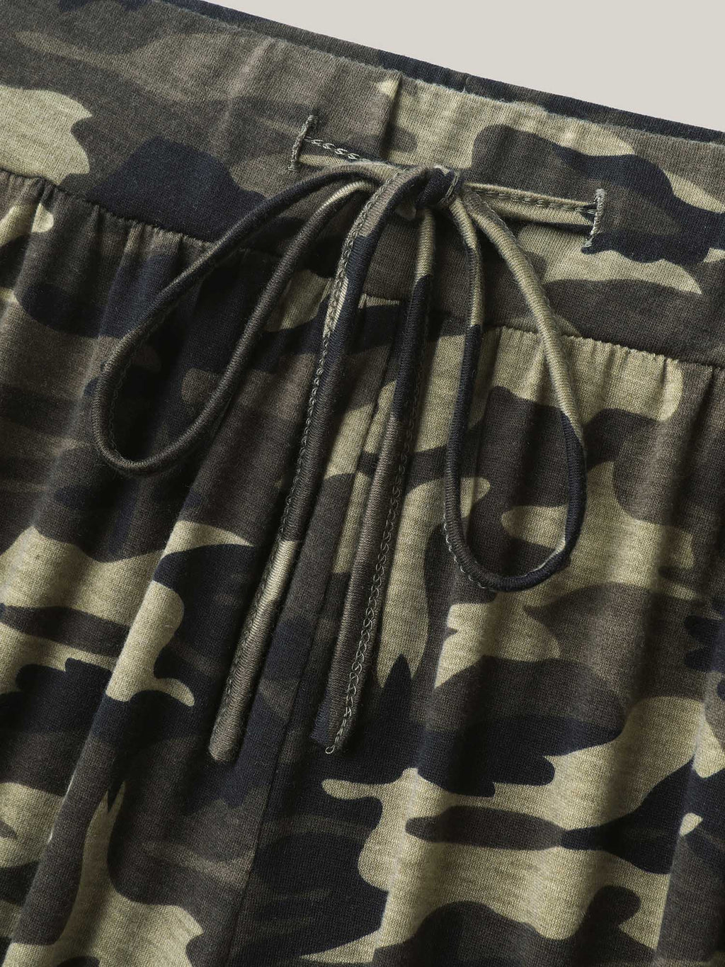 Camouflage Tie-Waist Wide-Leg Capri Pants