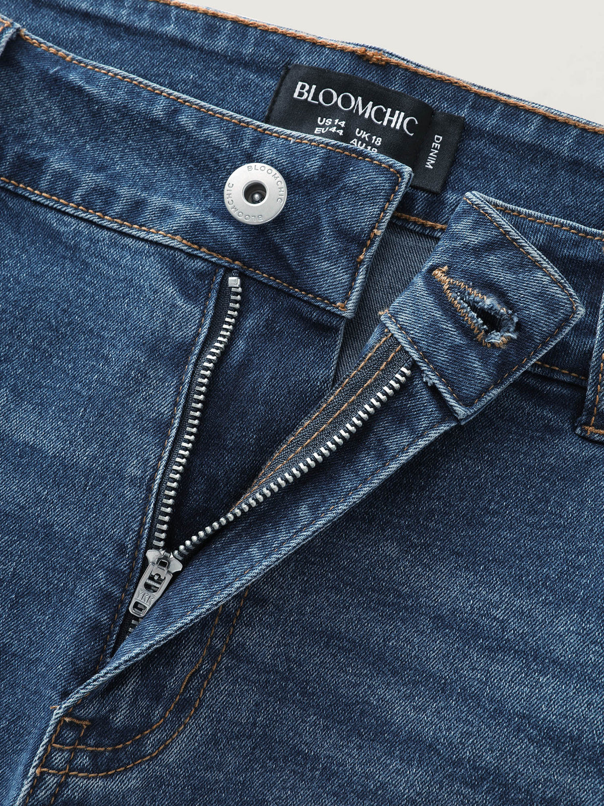 Stretchy Skinny-Fit Lace Trim Stitch Denim Shorts