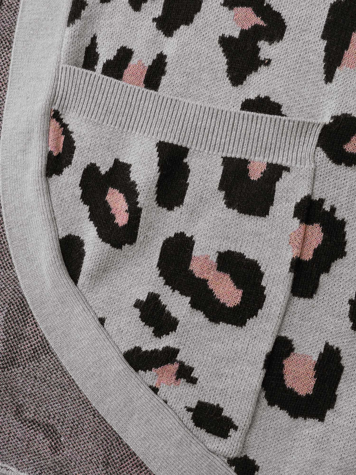 Leopard Print Arc Hem Pockets Knit Cardigan