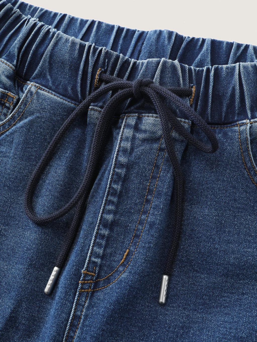 Stretchy Waistband Straight-Leg Jeans