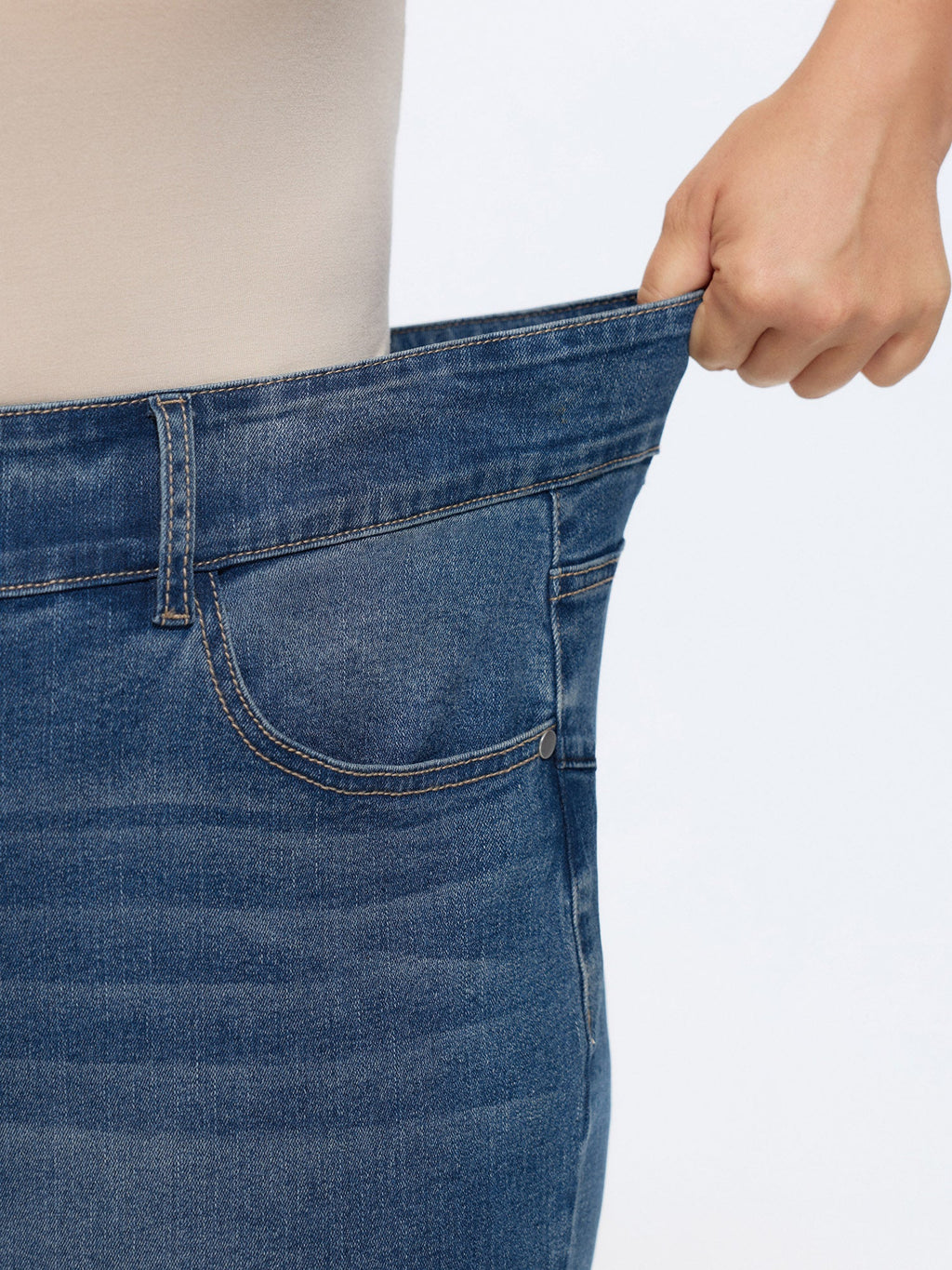 Stretchy Skinny-Fit Cropped Jeans
