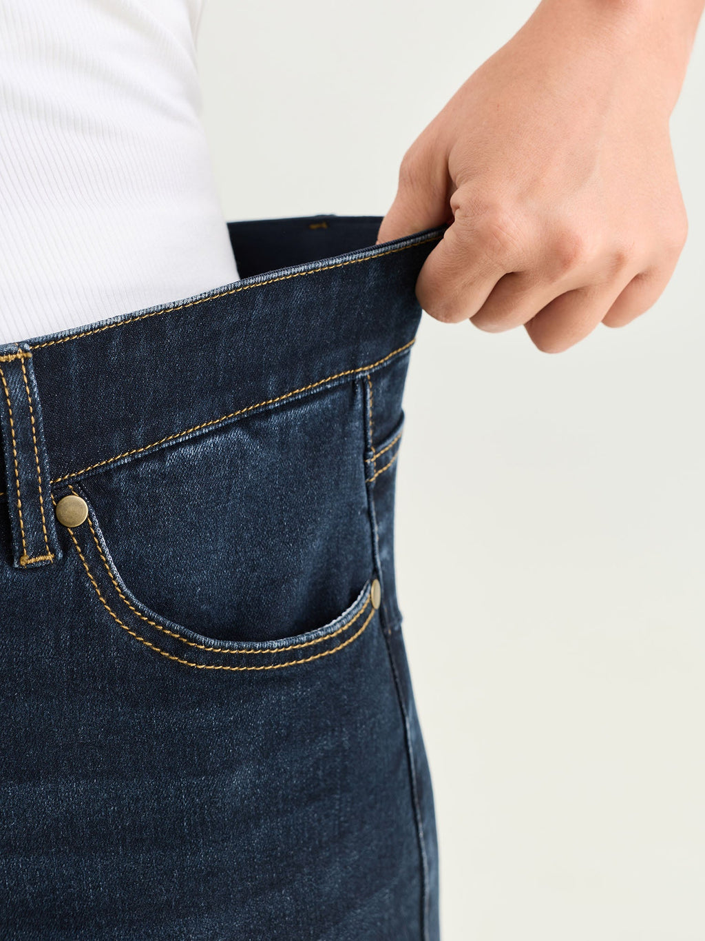 Stretchy Skinny-Fit Capri Jeans