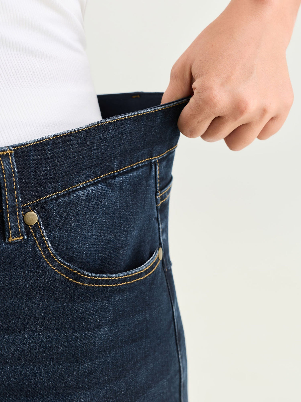 Stretchy Skinny-Fit Capri Jeans