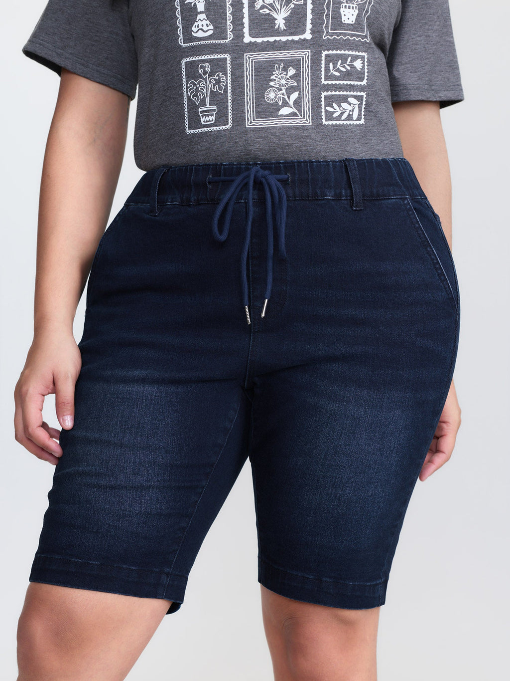 Elastic Waistline Drawstring Skinny-Fit Denim Shorts