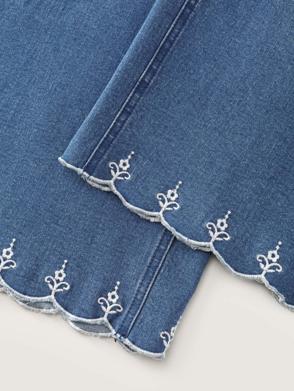 Stretchy Embroidered Hem Wide-Leg Jeans
