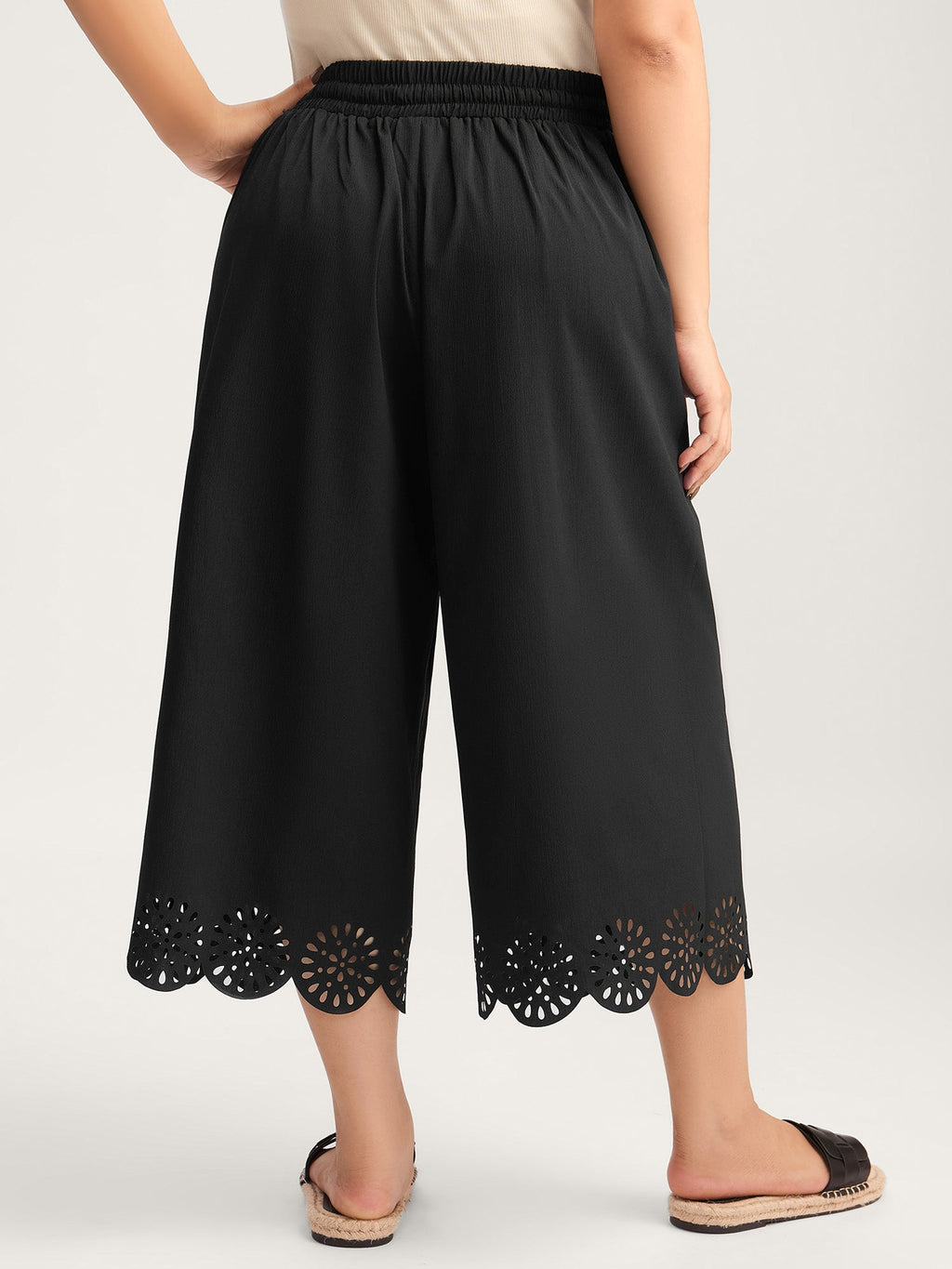 Scalloped Hem Wide-Leg Capri Pants