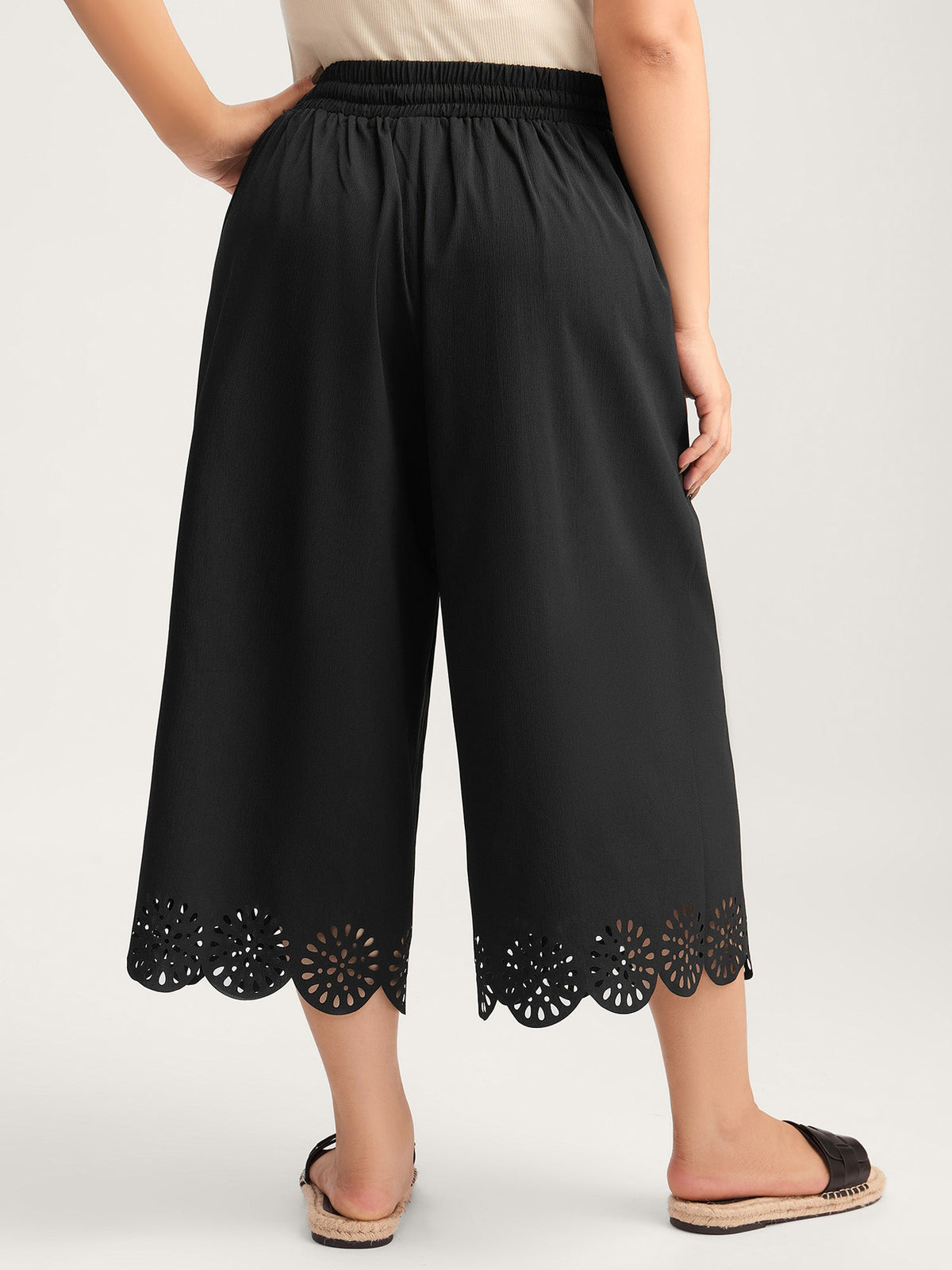 Scalloped Hem Wide-Leg Capri Pants