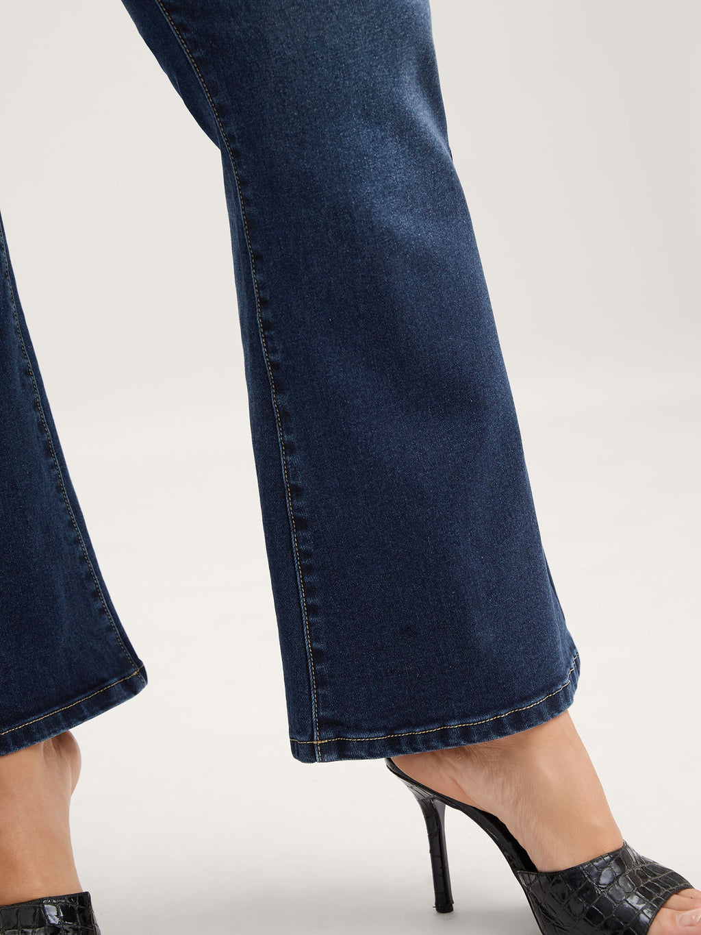 No Waist Gap Flared Cropped Jeans