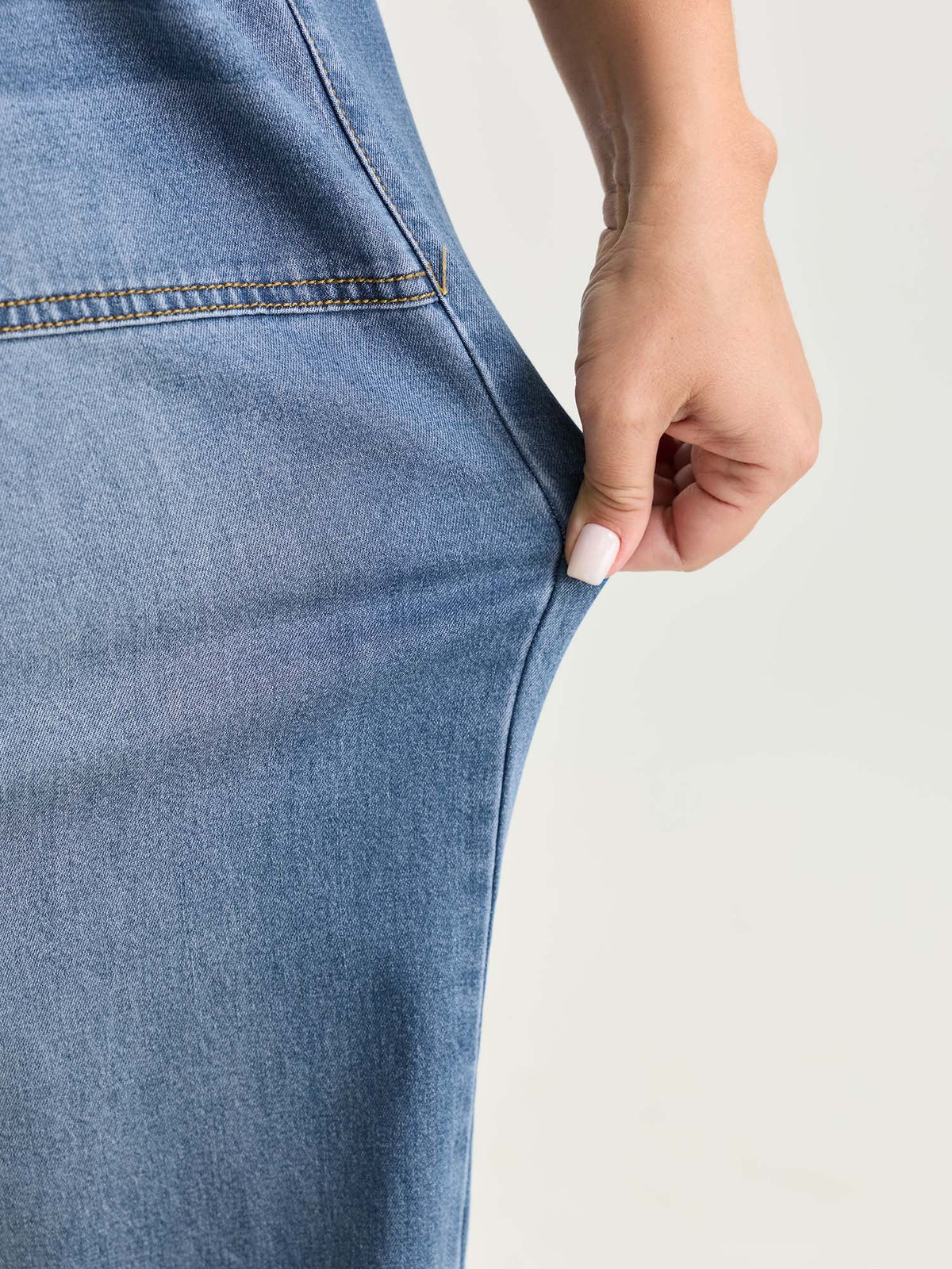 Elastic Waist Medium Wash Wide-Leg Jeans