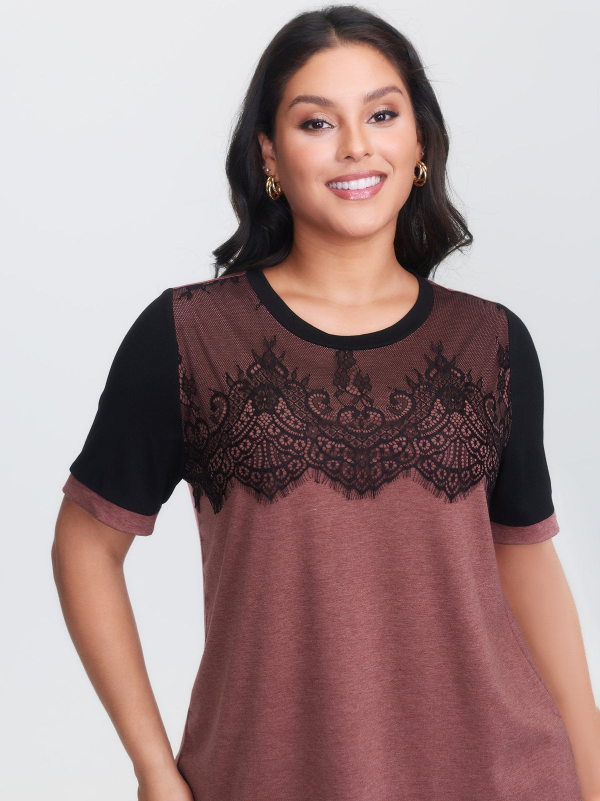 Stretchy Scalloped Lace Color Contrast T-Shirt