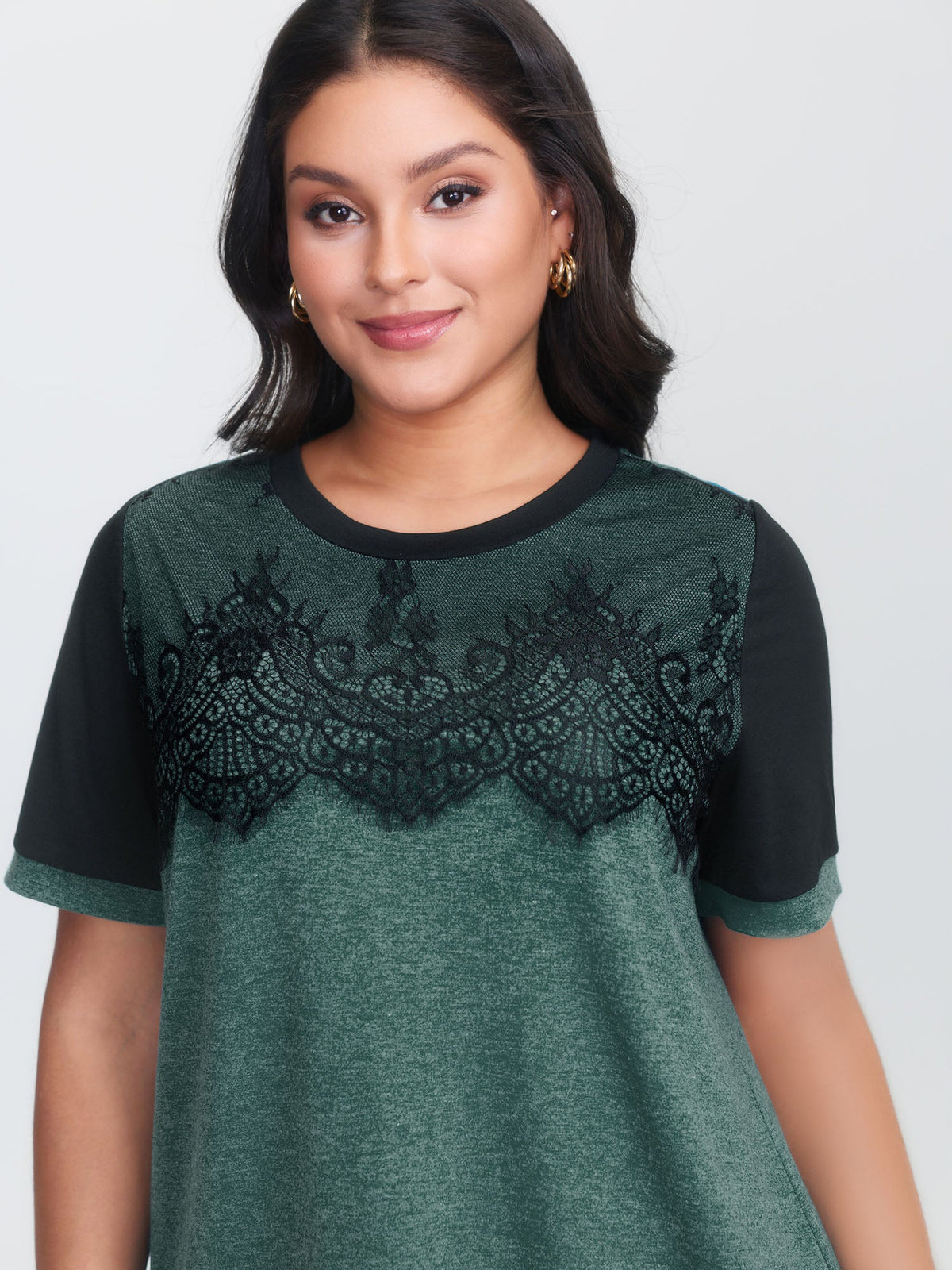 Stretchy Scalloped Lace Color Contrast T-Shirt