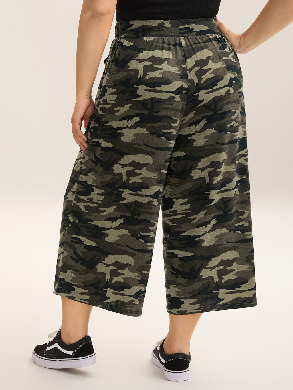 Camouflage Tie-Waist Wide-Leg Capri Pants