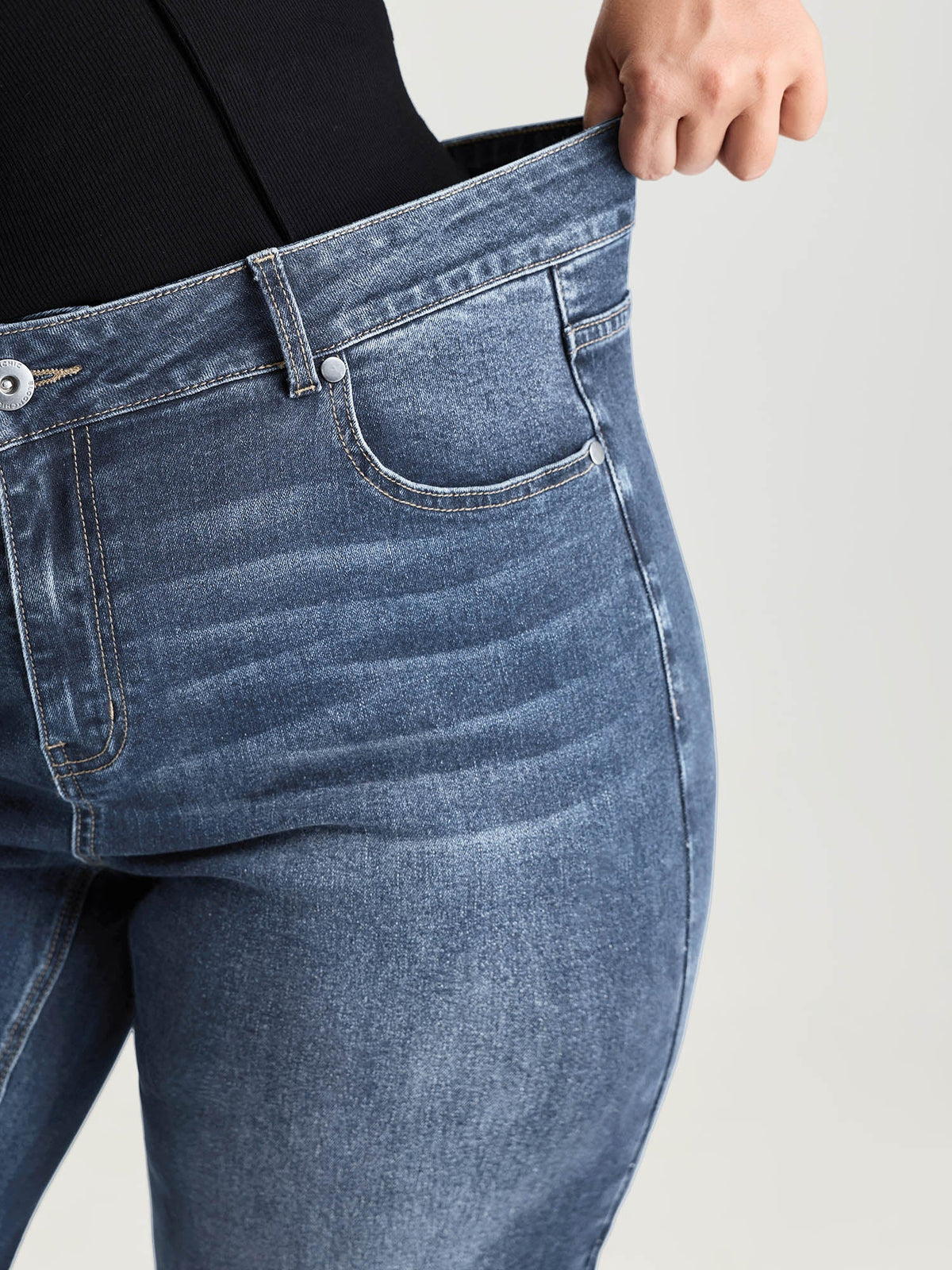 Classic Wide-Leg Capri Jeans