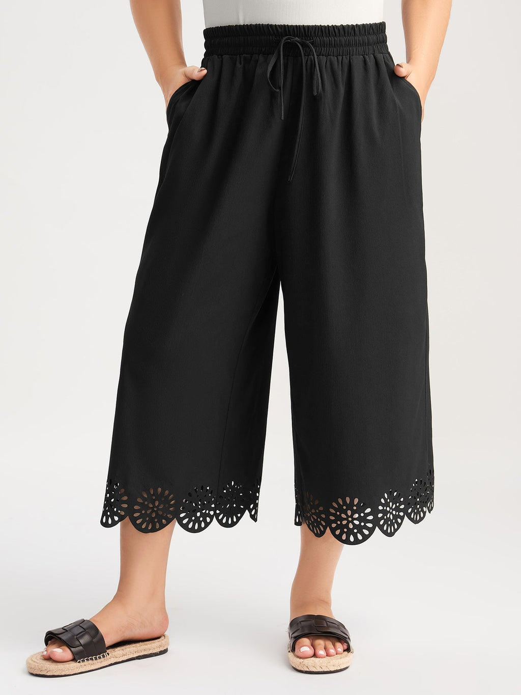 Scalloped Hem Wide-Leg Capri Pants